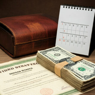 Dividendenauszahlung mit Aktie und Kalender