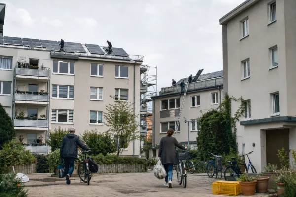60 bis 250 Euro mit Mieterstrom sparen? Was das Kölner Projekt verspricht