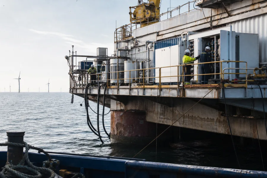 Auf der Nordseeplattform entsteht Wasserstoff: Was PosHYdon jetzt testen will