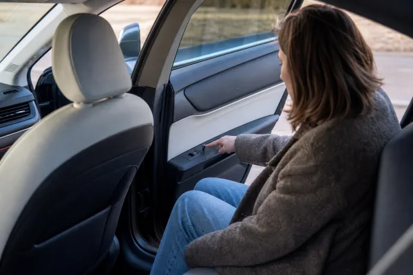 Warum elektrische Autotüren neu geregelt werden könnten: Die USA prüfen den Notausstieg
