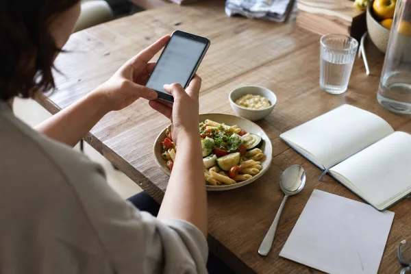 Ein Foto, eine Kalorienzahl: Was Apps übersehen – und wie sich die Schätzung prüfen lässt