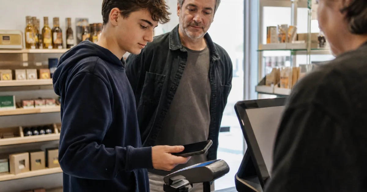 Mehr Eigenständigkeit beim Bezahlen, klare Grenzen: Was Googles Wallet-Guthaben für Kinder in den USA ändert
