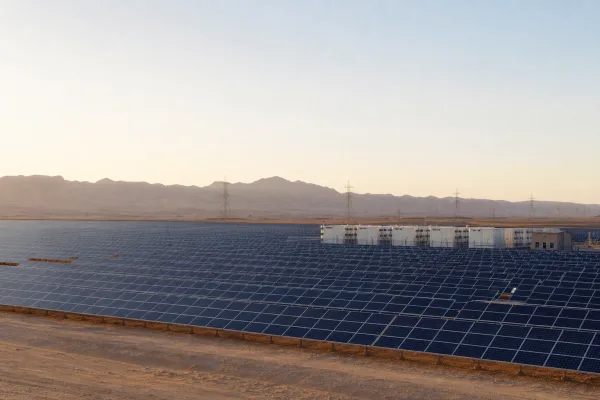 Solarpark und Batterie in Ägypten fertig: Was 1,1 GW plus 200 MWh wirklich bedeuten