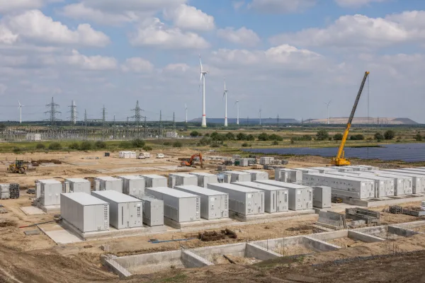 Mehr Wind- und Solarstrom ins Netz: Was die neue 400-MWh-Batterie in der Lausitz leisten soll