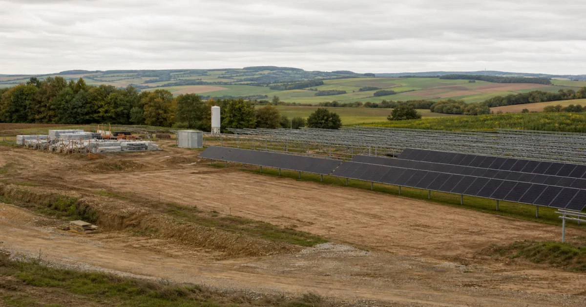 Finanziert heißt noch nicht in Betrieb: Was beim A62-Solarprojekt in Rheinland-Pfalz jetzt folgt
