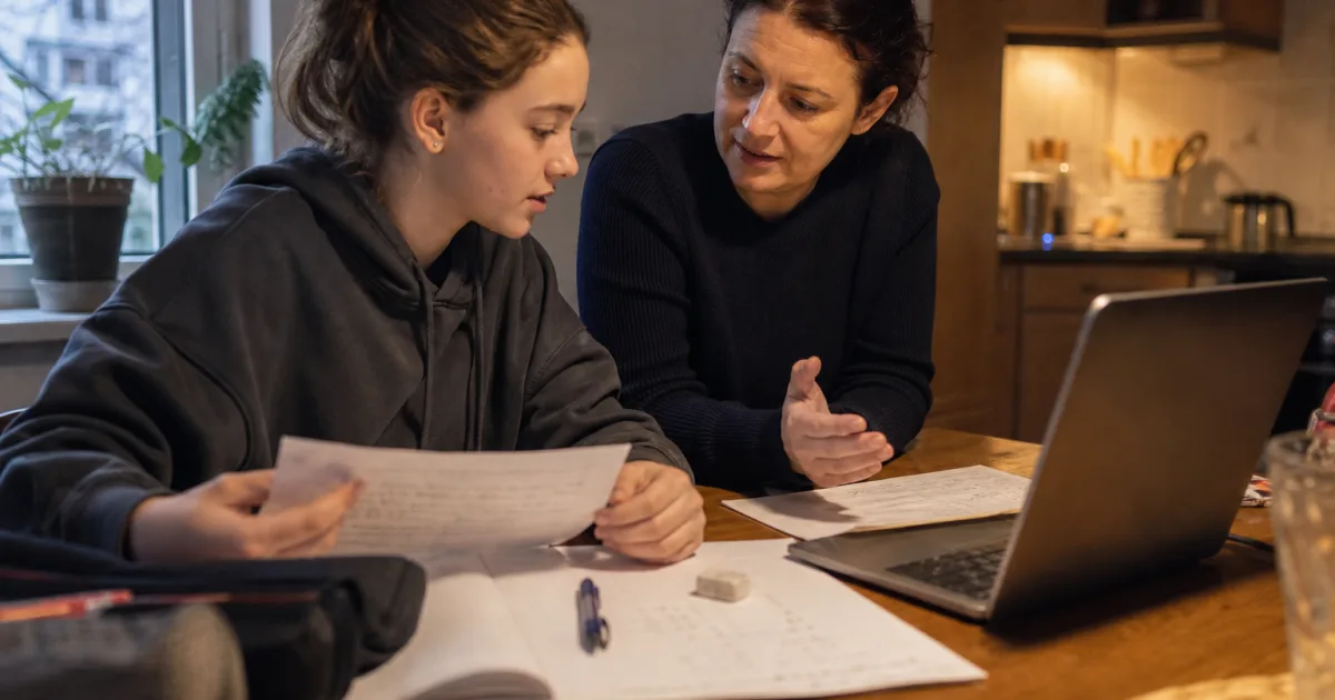 Wenn KI bei Hausaufgaben hilft: Was Jugendliche für faire Schulregeln vorschlagen