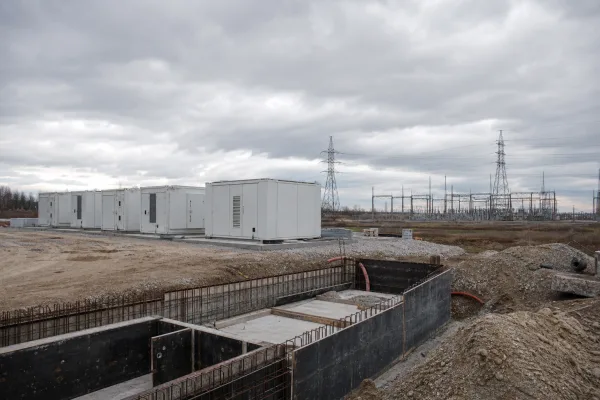 19 Millionen Euro bringen Rumäniens Speicherprojekt Dumbrava in die Bauphase