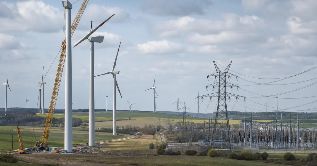 Europas Windkraft-Ausbau legt zu, doch für nutzbaren Strom zählen Netze und Flexibilität